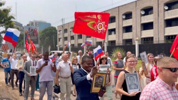 Le défilé Régiment immortel à Kinshasa, le 1er mai 2024 - Sputnik Afrique