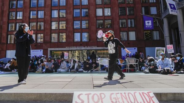 Des étudiants protestent à New York - Sputnik Afrique
