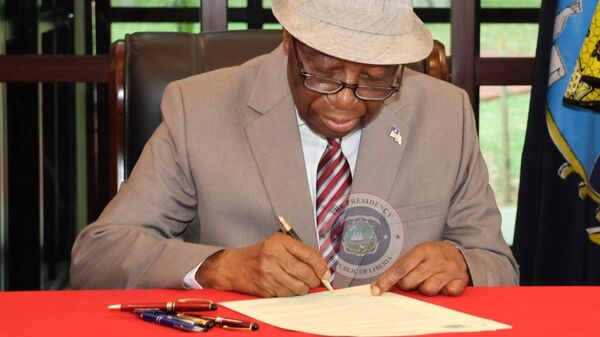 Liberian President Joseph Boakai signed a decree establishing a war and economic crimes court  - Sputnik Africa