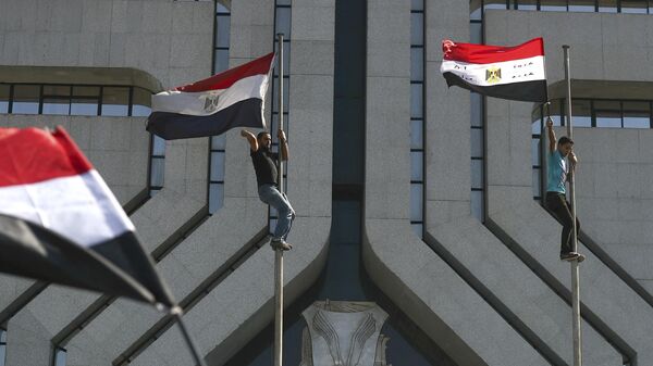 Egyptian protesters put Egyptian flags in front of Alexandria state security headquarters in Alexandria, Egypt, Friday July 15, 2011.  - Sputnik Africa