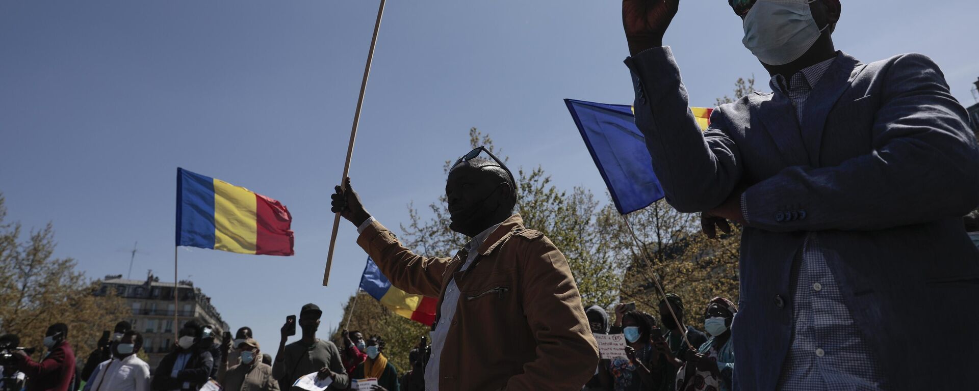 Chadian leaving in France stage a protest with their national flags in Paris, Sunday, April 25, 2021.  - Sputnik Africa, 1920, 29.11.2024