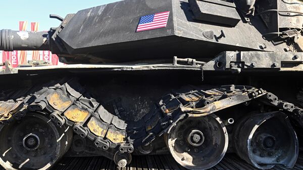 Un Abrams détruit en Ukraine à l'aide d'un obus guidé par rayon laser - vidéo
