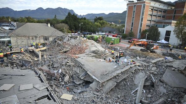 Общий вид обрушившегося здания в южноафриканском городе Джордж - Sputnik Africa