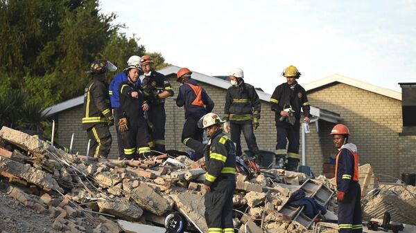 General view of the collapsed building in the South African city of George - Sputnik Africa