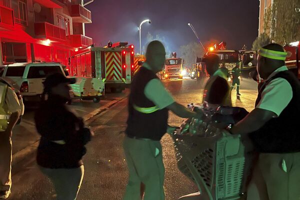 A general view emergency services near a collapsed building in George on May 6, 2024.  - Sputnik Africa