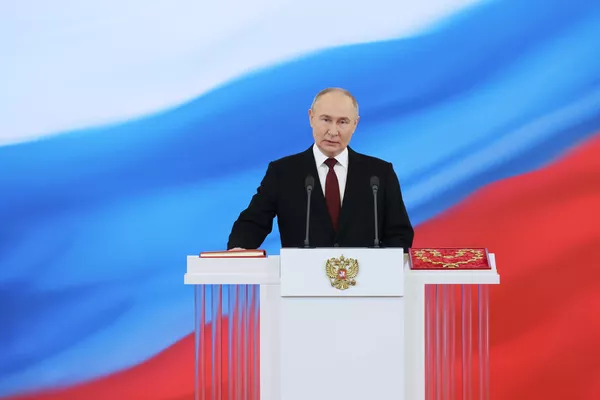 Le Président élu russe Vladimir Poutine lors de la cérémonie de son investiture au Kremlin Le Président élu russe Vladimir Poutine lors de la cérémonie de son investiture au Kremlin - Sputnik Afrique