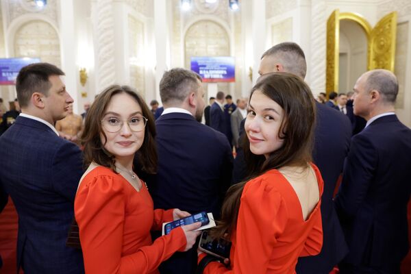 Le 7 mai 2024. Des invités avant la cérémonie d&#x27;investiture du Président russe Vladimir Poutine au Kremlin - Sputnik Afrique