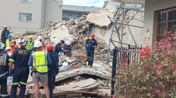 Les décombres d'un immeuble en construction qui s'est effondré le 6 mai 2024 à George, en Afrique du Sud - Sputnik Afrique