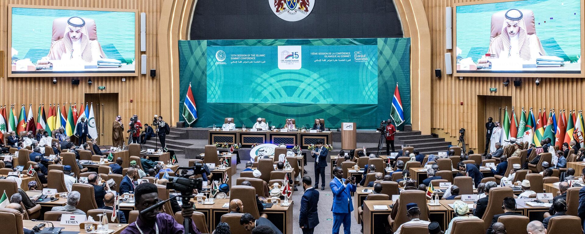 Delegates listen to speeches at the Sir Dawda Kairaba Jawara International Conference Center during the Organisation of Islamic Cooperation (OIC) 2024 Summit in Banjul on May 04, 2024. - Sputnik Africa, 1920, 07.05.2024