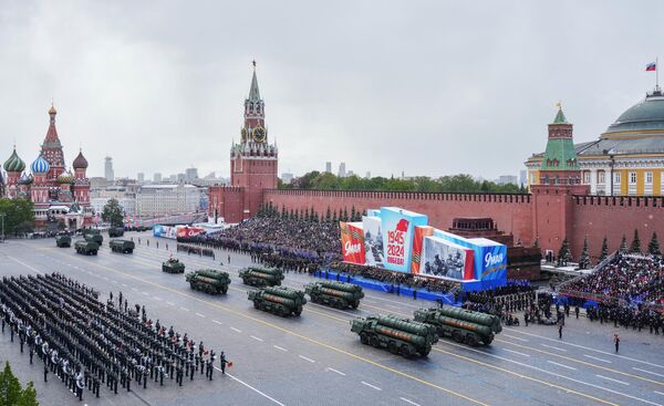 Yars autonomous launchers at the military parade on Red Square. - Sputnik Africa