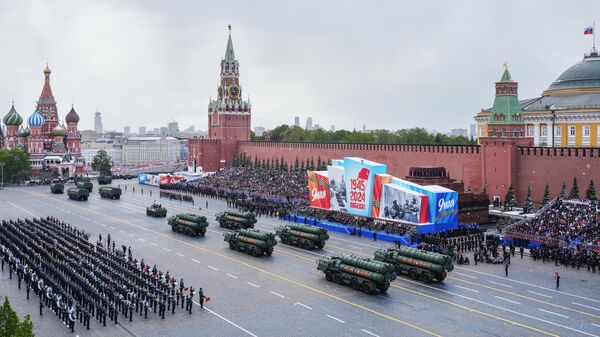 Yars autonomous launchers at the military parade on Red Square. - Sputnik Africa