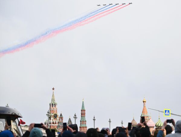 Su-25 attack aircraft at the air part of the military parade on Red Square. - Sputnik Africa