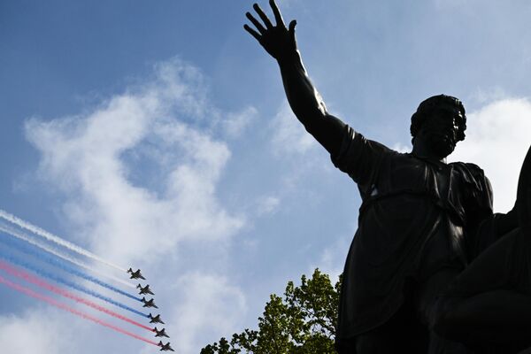 Su-25 attack aircraft at the air part of the military parade on Red Square. - Sputnik Africa