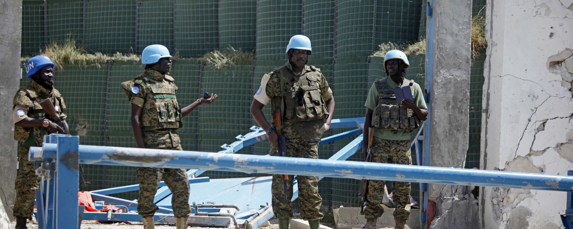 United Nations soldiers stand in front of the destroyed gate outside the UN's office in Mogadishu, Somalia, Tuesday, July, 26, 2016. - Sputnik Africa, 1920, 10.05.2024