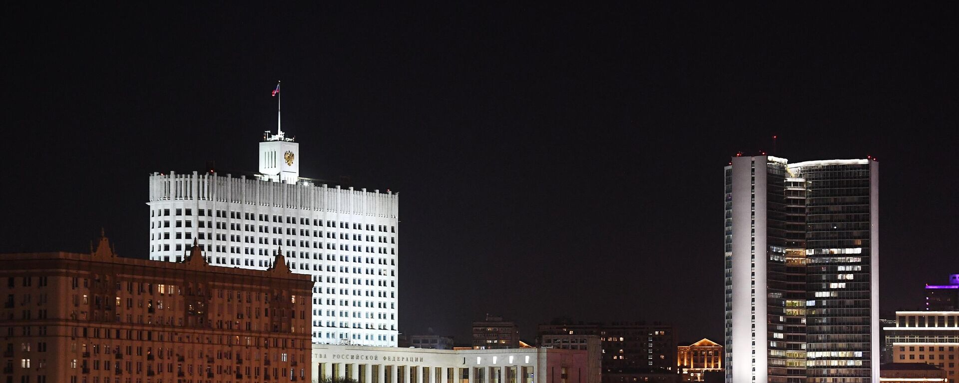 The House of the Government of the Russian Federation (left) and the CMEA building in Moscow. - Sputnik Africa, 1920, 11.05.2024