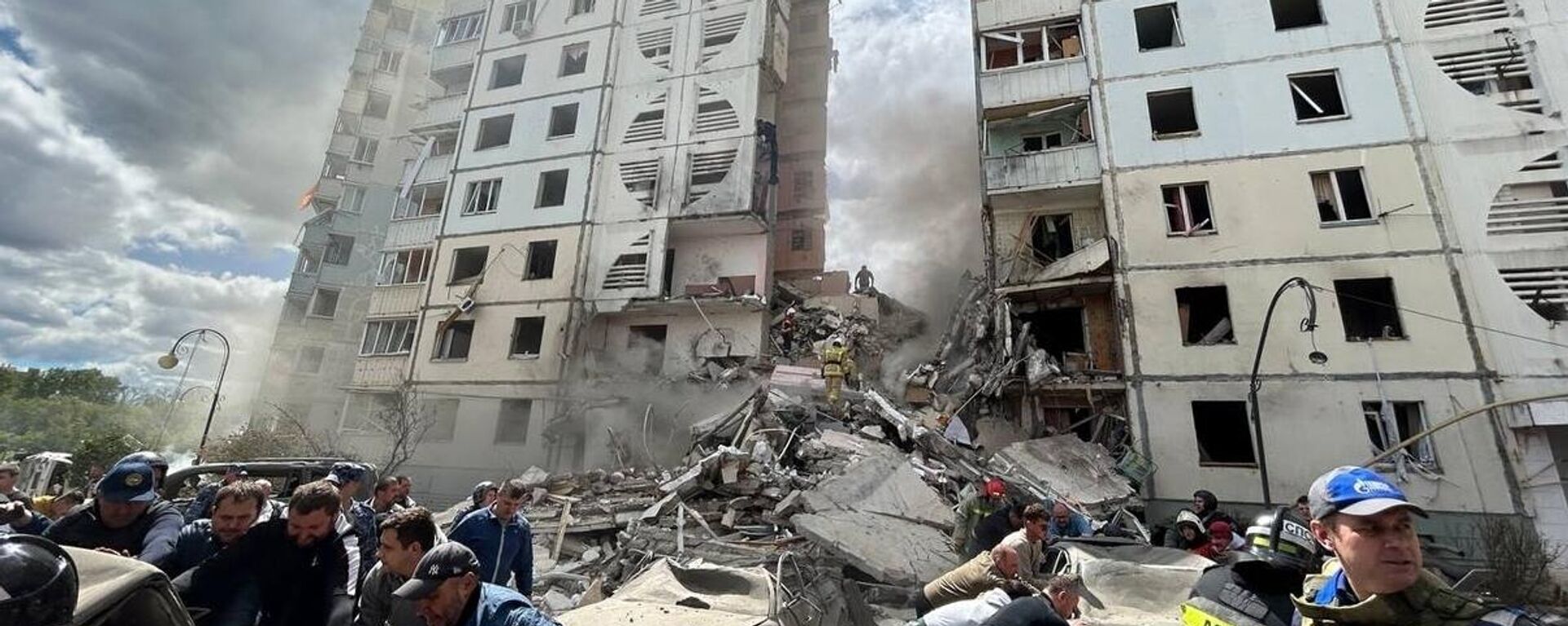 On May 12, a fragment of Ukrainian shot down Tochka-U projectile severely damaged a residential building in the Russian city of Belgorod, Russia's defense ministry reported. - Sputnik Africa, 1920, 12.05.2024