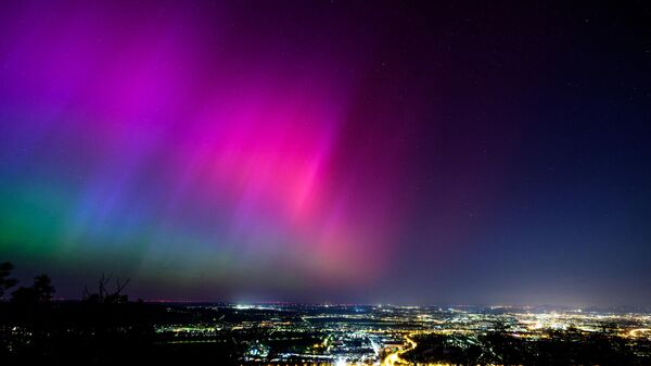 Northern lights illuminate the night sky over Vienna, Austria - Sputnik Africa