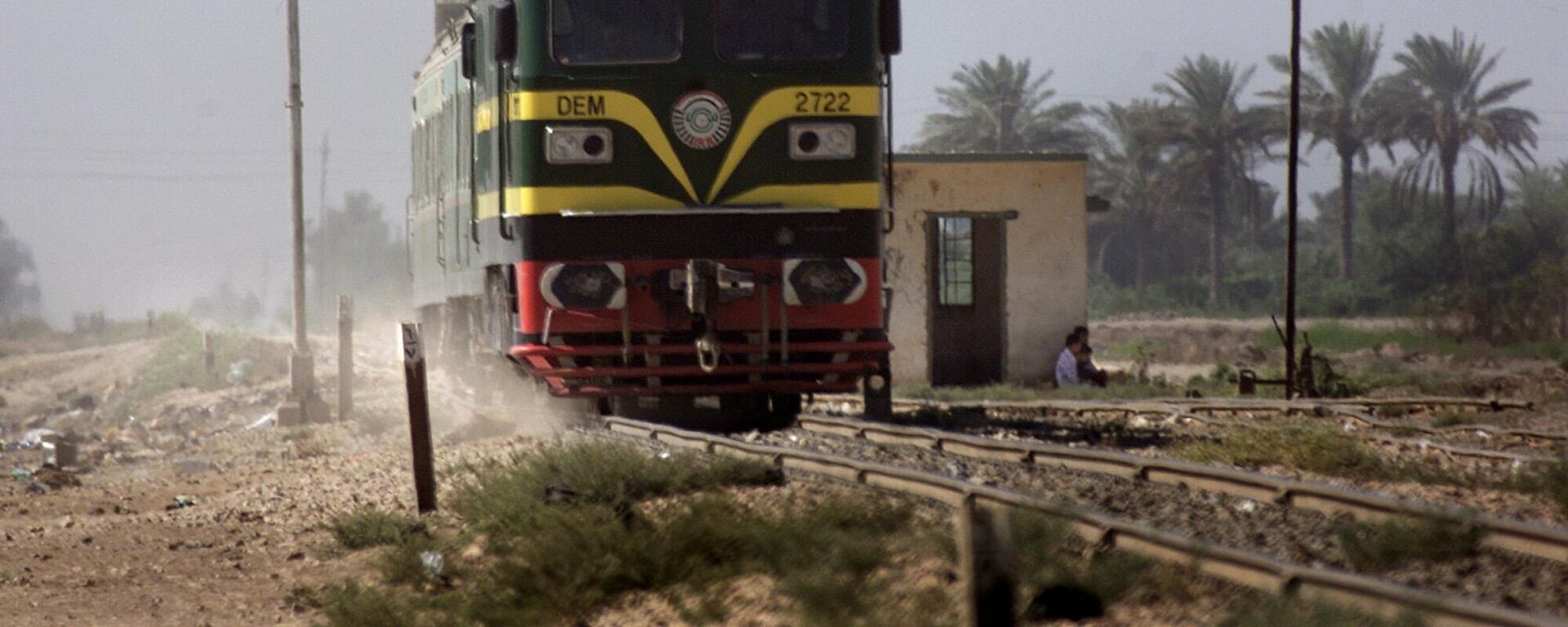 Baghdad-Mosul train, approaches Al-Faris station on the outskirts of Baghdad, Iraq, Aug. 14, 2003.  - Sputnik Africa, 1920, 13.05.2024