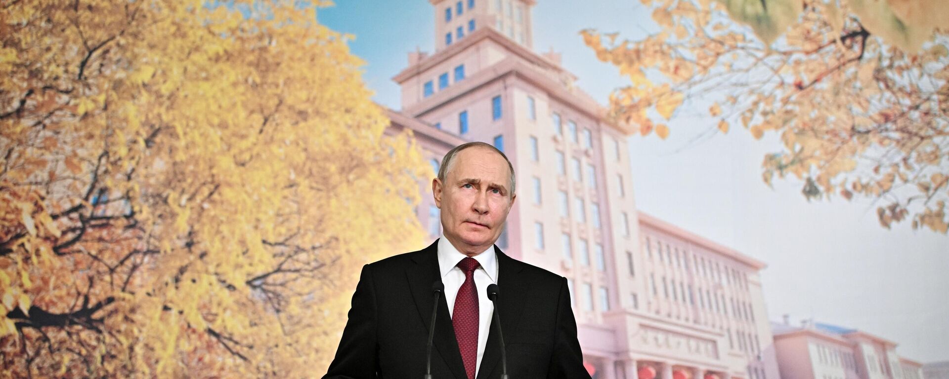 Vladimir Putin addresses Russian journalists in Harbin, May 17, 2024 - Sputnik Africa, 1920, 17.05.2024