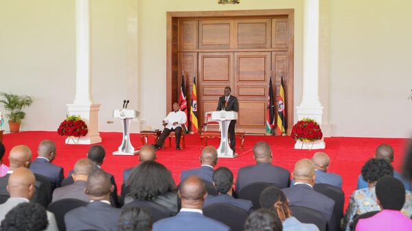 Yoweri Museveni et William Ruto à Nairobi, le 16 mai 2024 - Sputnik Afrique