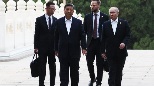 Russian President Vladimir Putin and Chinese President Xi Jinping during an informal conversation at the Zhongnanhai government residence on May 16, 2024. - Sputnik Africa