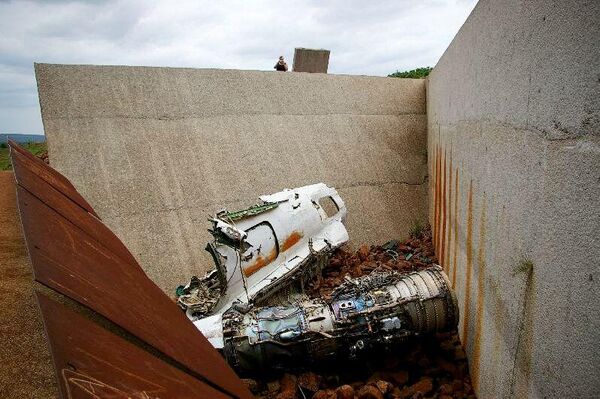 Remains of the crashed plane at the Samora Machel Monument in South Africa. - Sputnik Africa