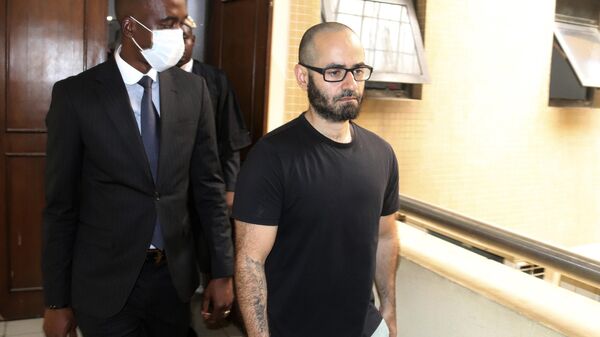 Tigran Gambaryan, an American citizen and Binance's head of financial crime compliance, right, is escorted as he leaves a court hearing at the federal High Courts, in Abuja, Nigeria, Thursday, April 4, 2024.  - Sputnik Africa