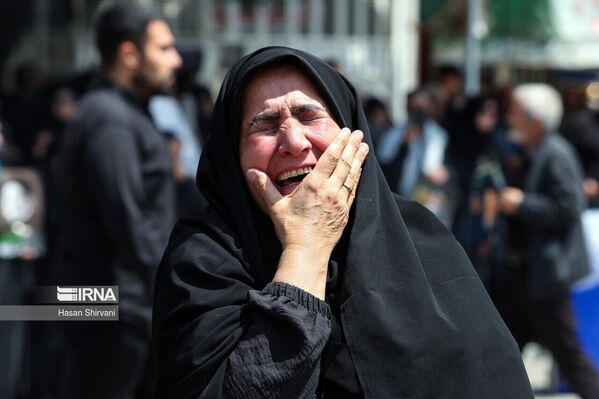 A woman attends the funeral of Iranian President Ebrahim Raisi. - Sputnik Africa