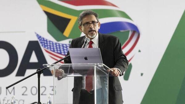 Minister of Trade and Industry of South Africa Ebrahim Patel (R) speaks on the first day of the 20th African Growth and Opportunity Act (AGOA) summit in Johannesburg on November 2, 2023. - Sputnik Africa
