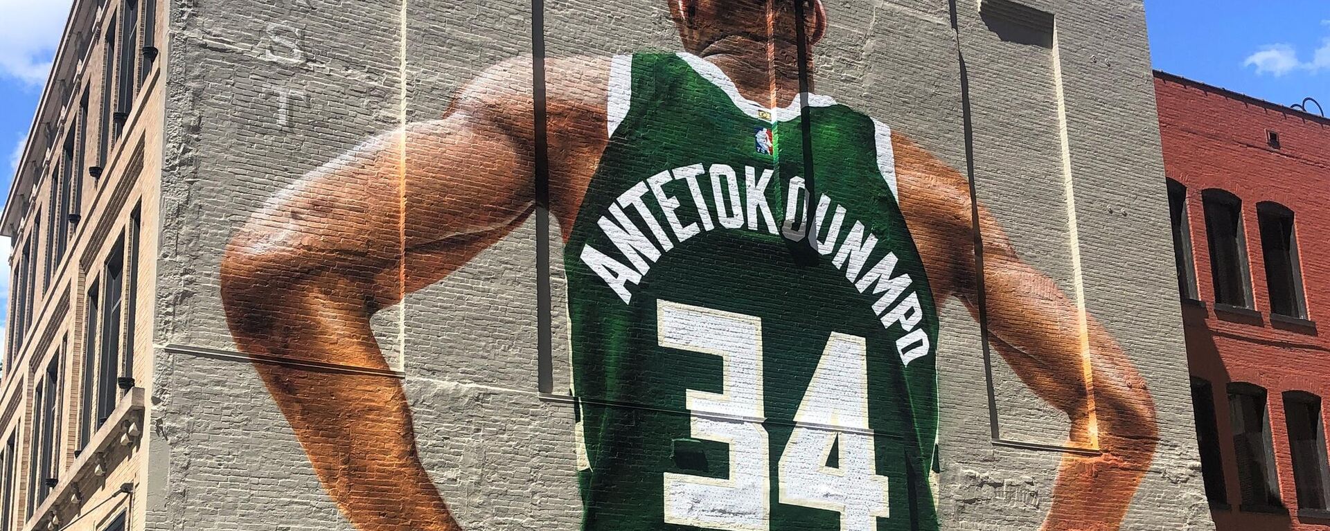 The newly completed mural of NBA star Giannis Antetokounmpo, in downtown Milwaukee.  - Sputnik Africa, 1920, 25.05.2024