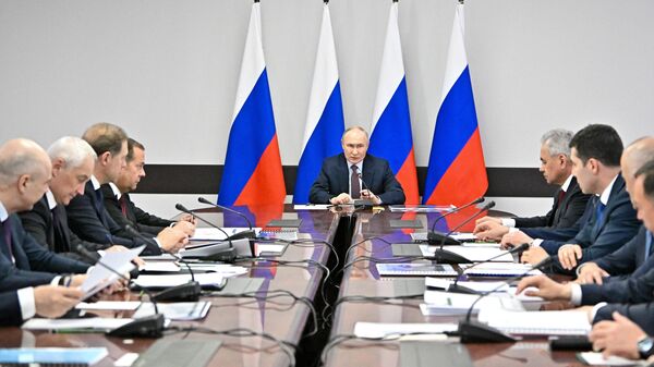 President Vladimir Putin held a meeting with heads of defense industry enterprises - Sputnik Africa
