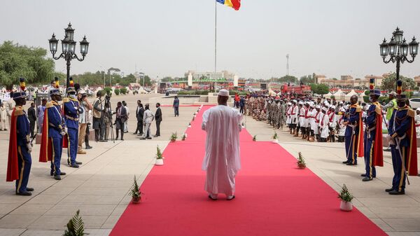 Une vue générale des gens rassemblés avant l'investiture du président élu du Tchad, le général Mahamat Idriss Deby Itno, au Palais des Arts et de la Culture de N'Djamena, le 23 mai 2024 - Sputnik Afrique