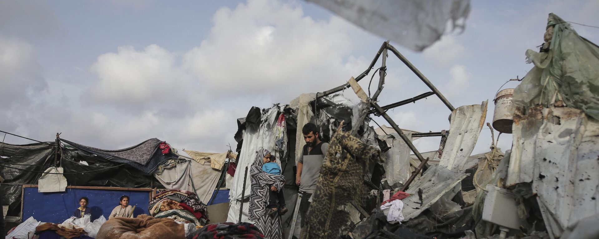 Palestinian tents after Israeli bombing - Sputnik Africa, 1920, 08.09.2024