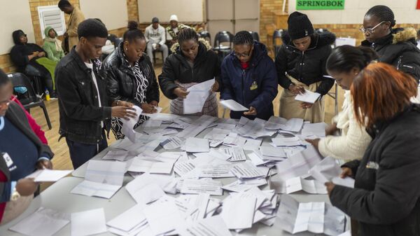 Election volunteers count ballots at Craighall Park Elementary school in Johannesburg, South Africa, Wednesday May 29, 2024. - Sputnik Africa