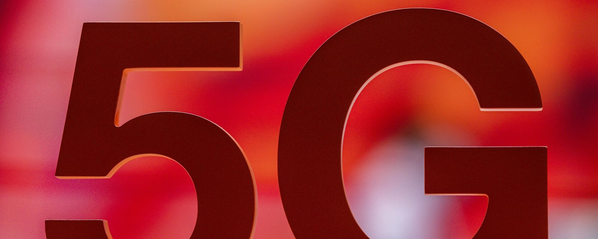 A 5G sign placed at the Orange booth during the Mobile World Congress 2021 in Barcelona, Spain, on June, 29, 2021. - Sputnik Africa, 1920, 30.05.2024
