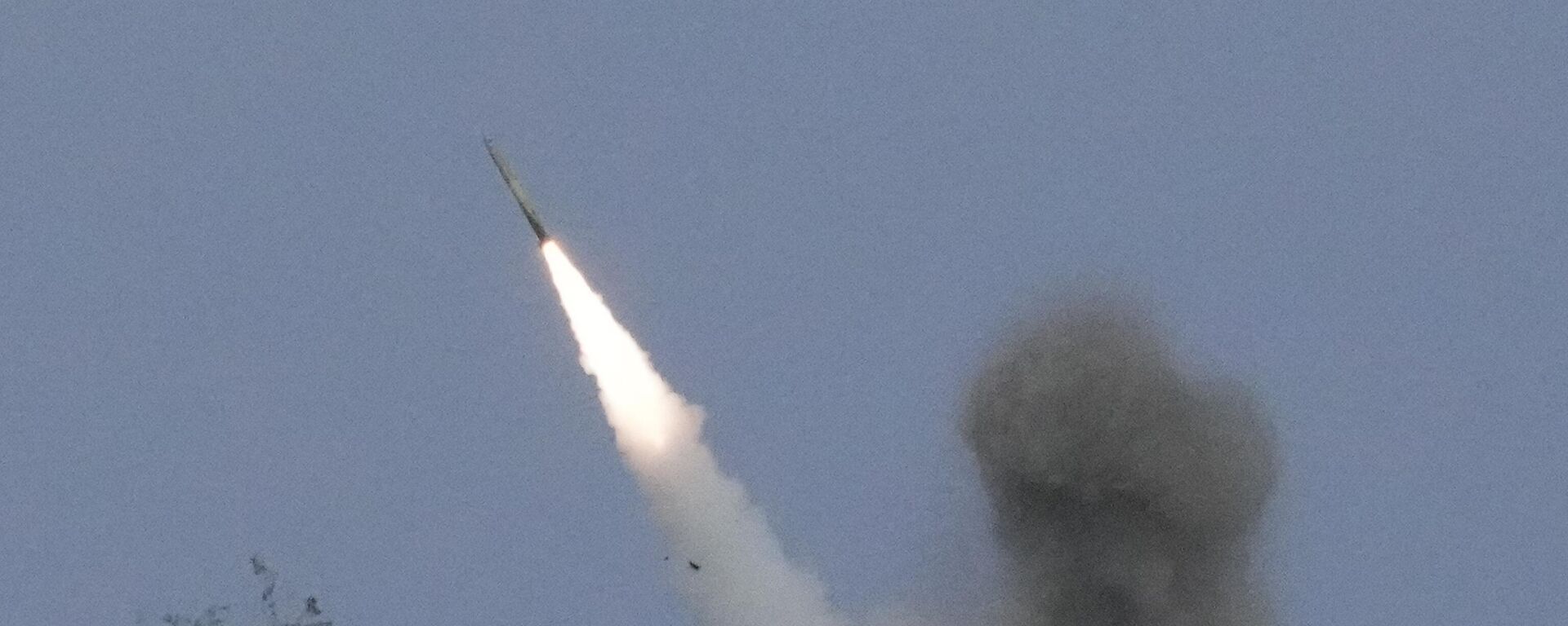 A US M142 High Mobility Artillery Rocket System (HIMARS) fires a missile during a Combined Joint Littoral Live Fire Exercise at the joint military exercise called Balikatan, Tagalog for shoulder-to-shoulder in a Naval station in Zambales province, northern Philippines on Wednesday, April 26, 2023 - Sputnik Africa, 1920, 29.07.2024