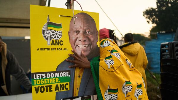 African National Congress (ANC) polling agents set up a tent decorated with party paraphernalia outside a polling station in Umlazi on May 29, 2024 during South Africa’s general election.  - Sputnik Africa