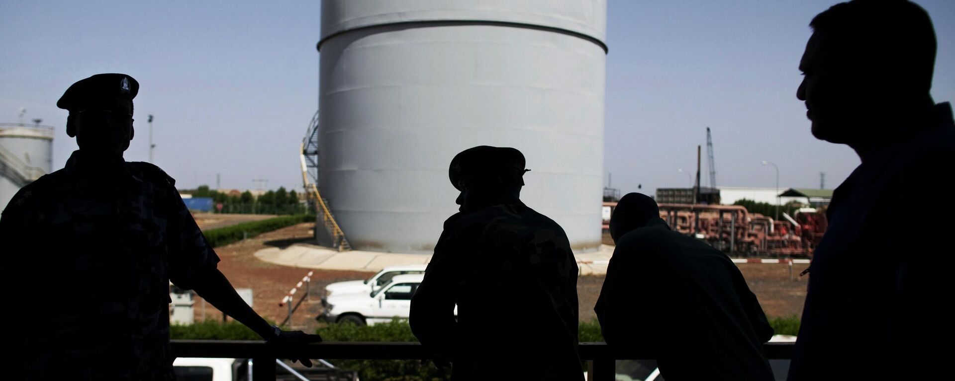 In this Wednesday, Nov. 17, 2010 file photo, Southern Sudanese security forces wait outside the control room of the Petrodar oil facility in Paloich, South Sudan.  - Sputnik Africa, 1920, 09.07.2024