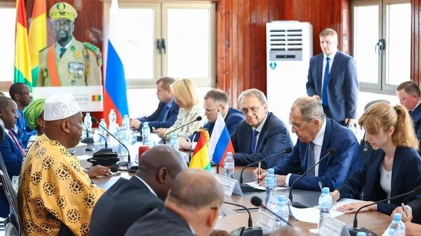  Lavrov rencontre le ministre guinéen des Affaires étrangères Morissanda Kouyaté - Sputnik Afrique