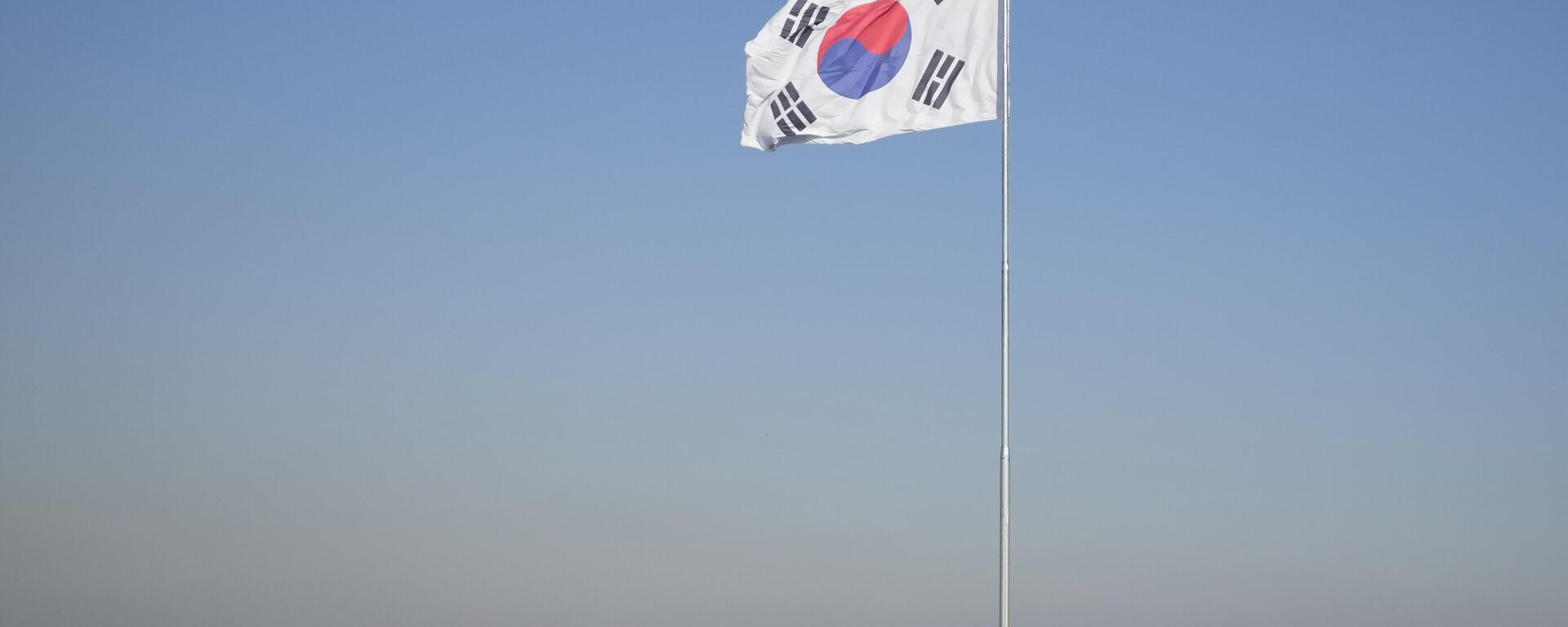 A South Korean national flag flutters in the wind at the unification observatory in Paju, South Korea, Tuesday, Nov. 21, 2023.  - Sputnik Africa, 1920, 04.06.2024