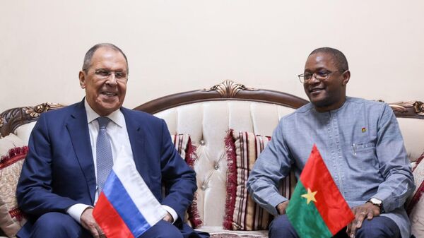 Les ministres russe et burkinabè des Affaires étrangères, Sergueï Lavrov et Karamoko Jean-Marie Traoré, le 4 juin 2024, à Ouagadougou - Sputnik Afrique