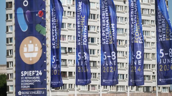 SPIEF-2024. Forum flags and banners at the ExpoForum Congress and Exhibition Centre. - Sputnik Afrique