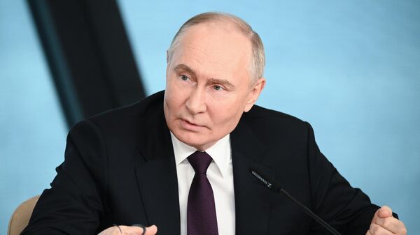 Russian President Vladimir Putin holds a meeting with heads of international news agencies - Sputnik Africa