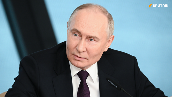 Vladimir Poutine intervient à une session plénière du Forum économique international de Saint-Pétersbourg  - Sputnik Afrique