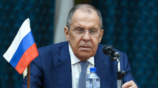 Sergueï Lavrov tient un discours à la réunion des ministres des Affaires étrangères des BRICS à Nijni Novgorod - Sputnik Afrique
