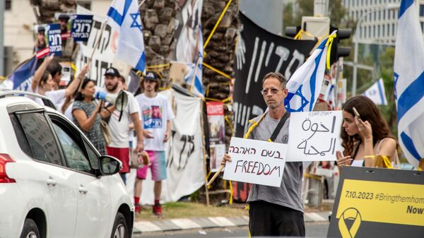 Rallies in the center of Tel Aviv for a ceasefire and the release of hostages - Sputnik Africa
