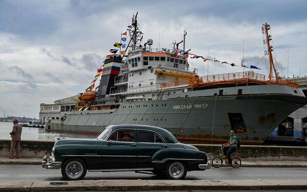 The Nikolay Chiker rescue tug ship docks in Havana&#x27;s harbor.  - Sputnik Africa