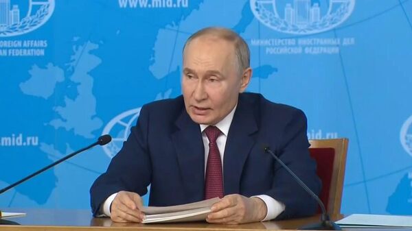 Poutine salue la position équilibrée de Hanoï sur l'Ukraine