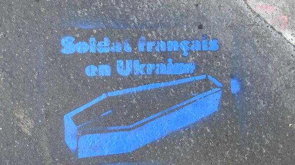 Tags de cercueils avec l'inscription soldats français en Ukraine - Sputnik Afrique