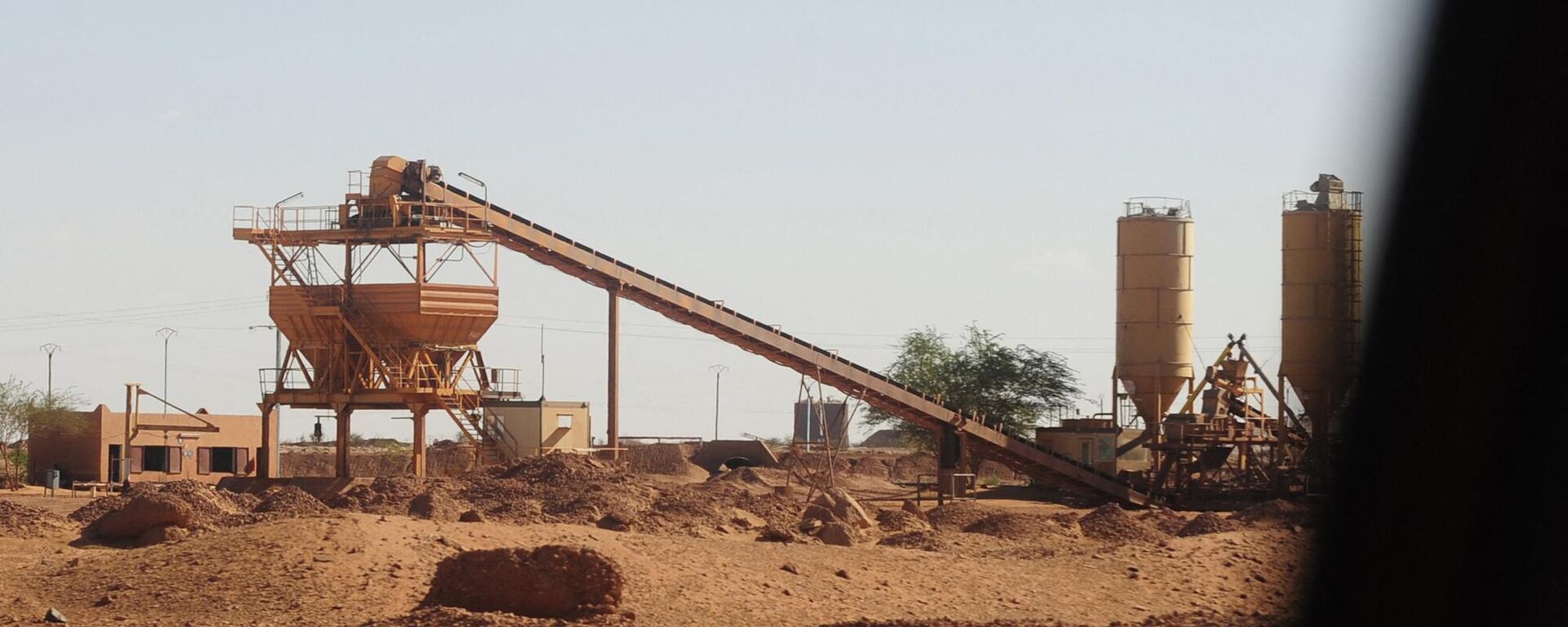 Plant equipment is pictured at France's state-owned nuclear giant Areva's uranium mine on September 26, 2010 in Arlit.  - Sputnik Africa, 1920, 15.06.2024
